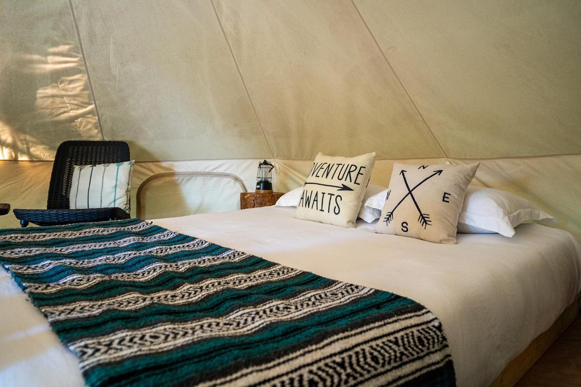 Grotto Getaway Hotel Miller Lake Екстериор снимка