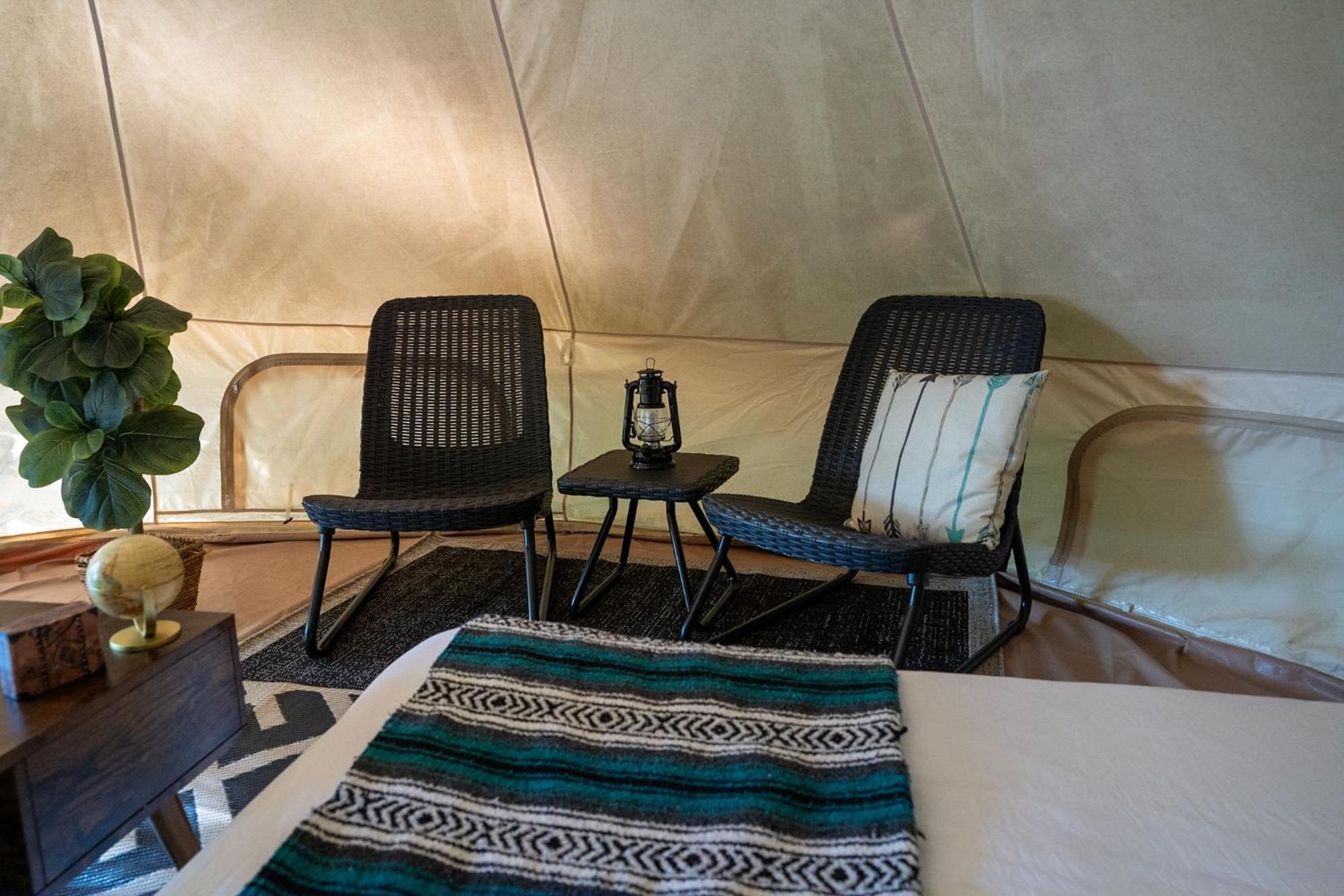 Grotto Getaway Hotel Miller Lake Екстериор снимка