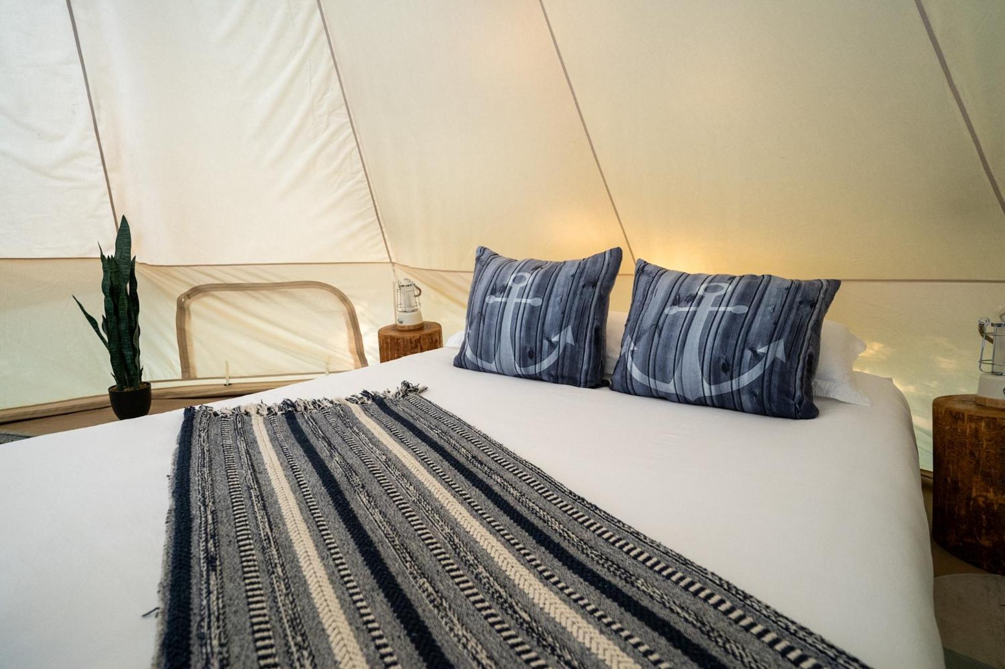 Grotto Getaway Hotel Miller Lake Екстериор снимка