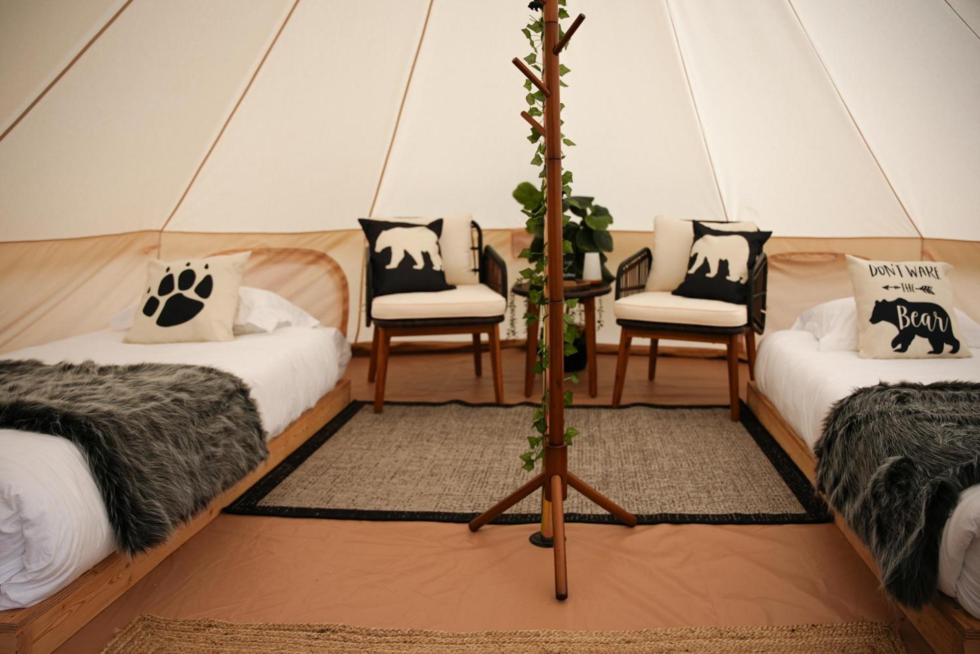 Grotto Getaway Hotel Miller Lake Екстериор снимка