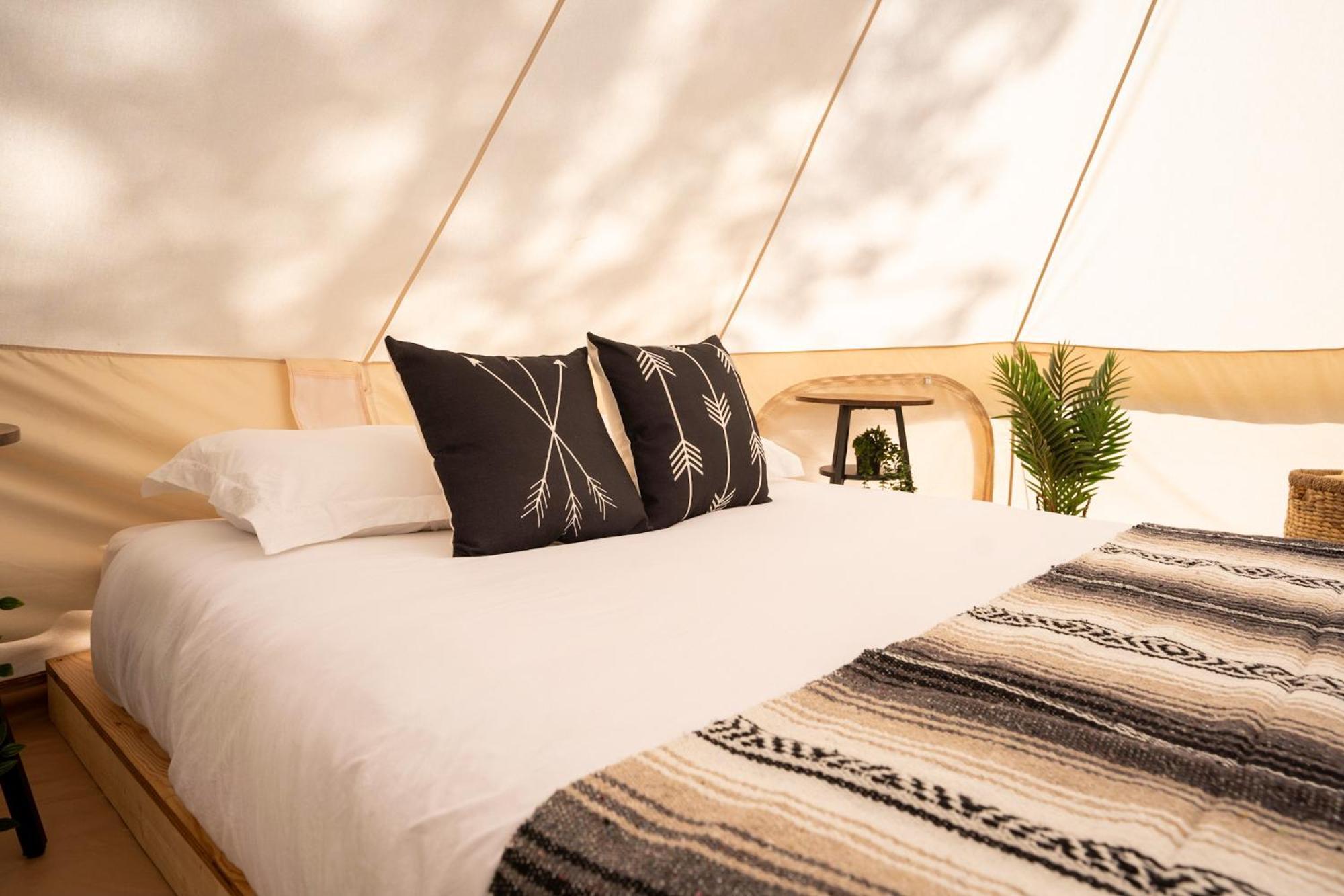 Grotto Getaway Hotel Miller Lake Екстериор снимка